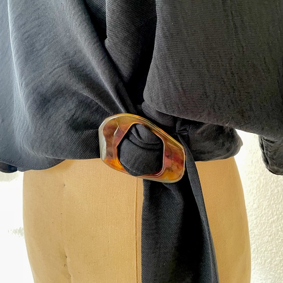 Topshop 3/4 Sleeve Black Wrap Top with Tortoise Shell Loop Buckle Size US10 - Picture 3 of 4